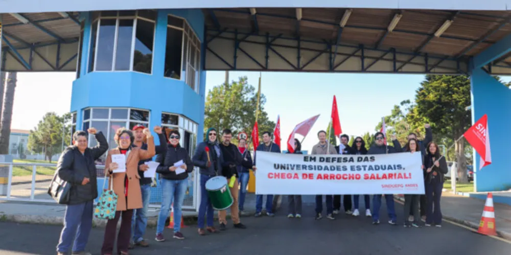No campus Central da UEPG a greve conta com adesão de 95% de professores, enquanto no campus Uvaranas a estimativa do Comando da Greve Docente é de 90%