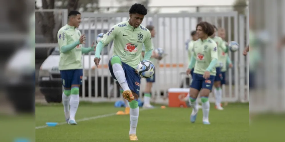 Time brasileiro fez último treino nesta terça