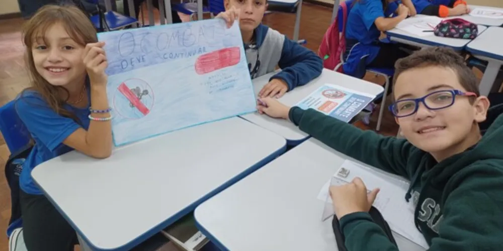Os alunos elaboraram cartazes sobre a trasmissão, sintomas e medidas para a prevenção da dengue