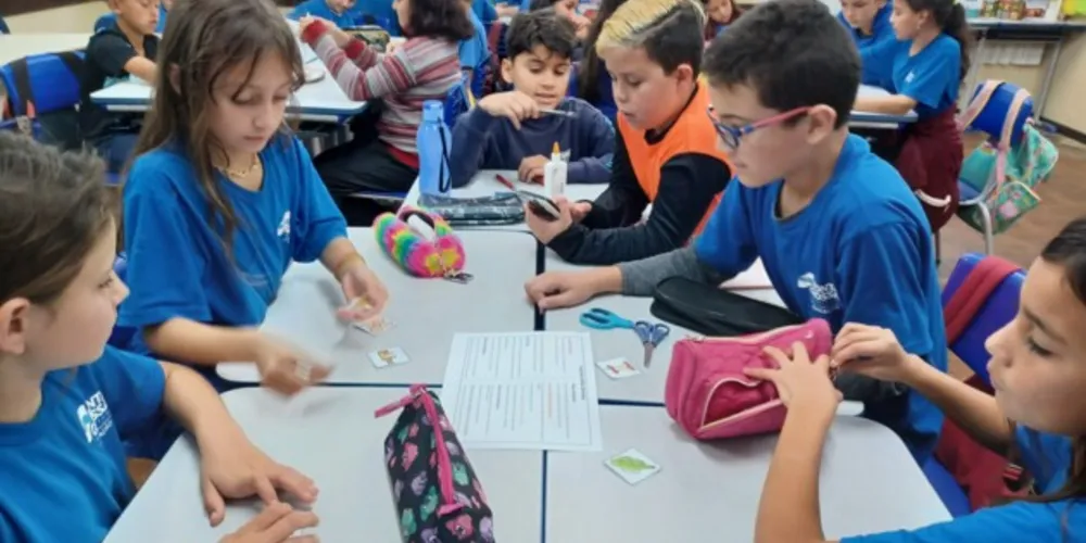 Durante todos os processos os alunos organizaram-se para fotografar e filmar os estudos e a produção das atividades propostas