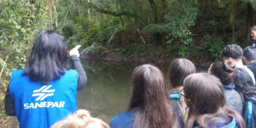 Sanepar inicia agenda do Dia do Meio Ambiente com estudantes de Castro