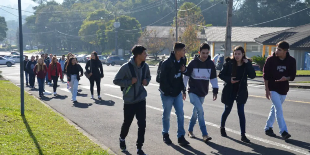 O Governo do Estado lançou o 2º Vestibular Unificado com 996 vagas para cinco cursos de graduação, sendo 540 vagas para a Universidade Estadual de Ponta Grossa (UEPG) e 456 para a Universidade Estadual do Centro-Oeste (Unicentro).