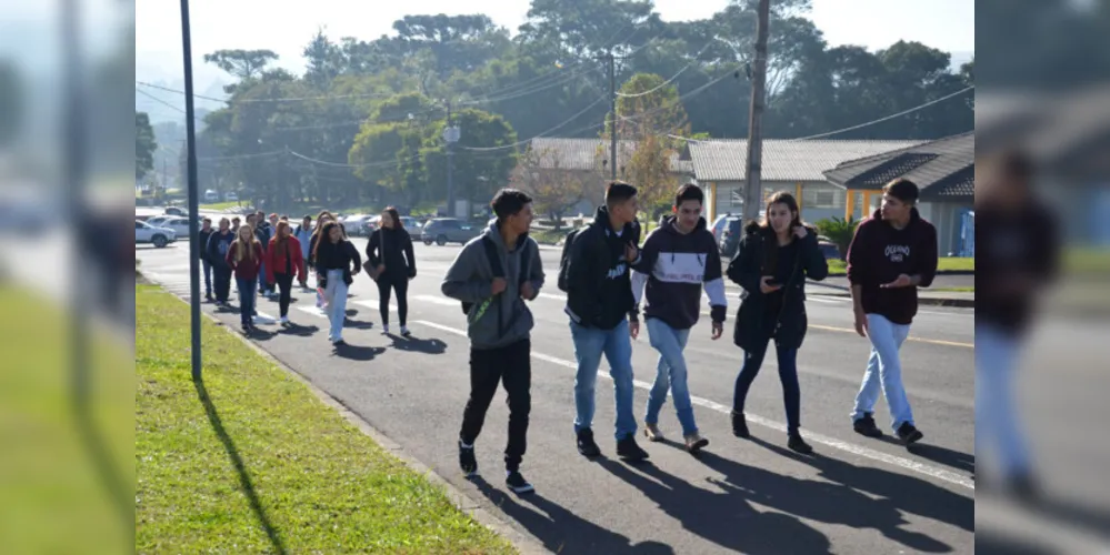 O Governo do Estado lançou o 2º Vestibular Unificado com 996 vagas para cinco cursos de graduação, sendo 540 vagas para a Universidade Estadual de Ponta Grossa (UEPG) e 456 para a Universidade Estadual do Centro-Oeste (Unicentro).