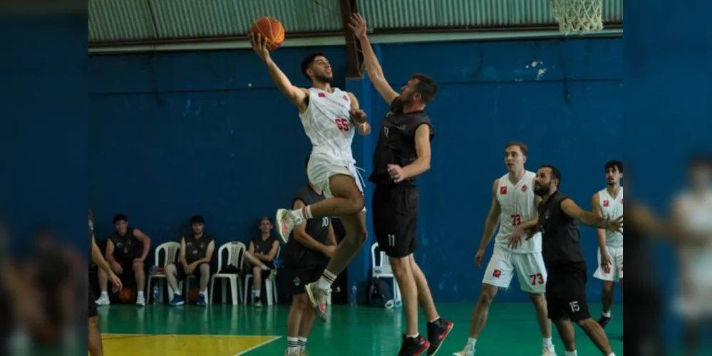 Equipe da LDPG (foto) representa a cidade no basquete masculino