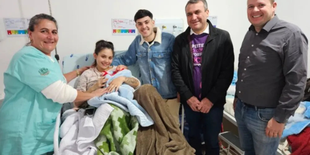 Em visita à maternidade nesta semana, o prefeito Irani Barros (PSD) e o vice-prefeito Potinho (MDB) conheceram o bebê João Miguel Braga da Silva
