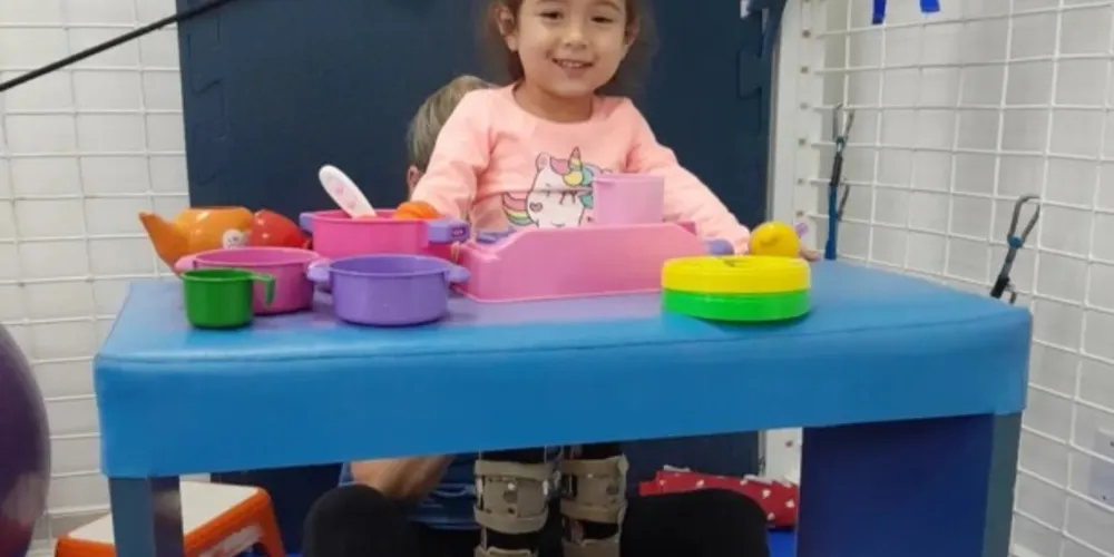 Chloe Martinello da Silva, de apenas 3 anos de idade, é portadora de AME