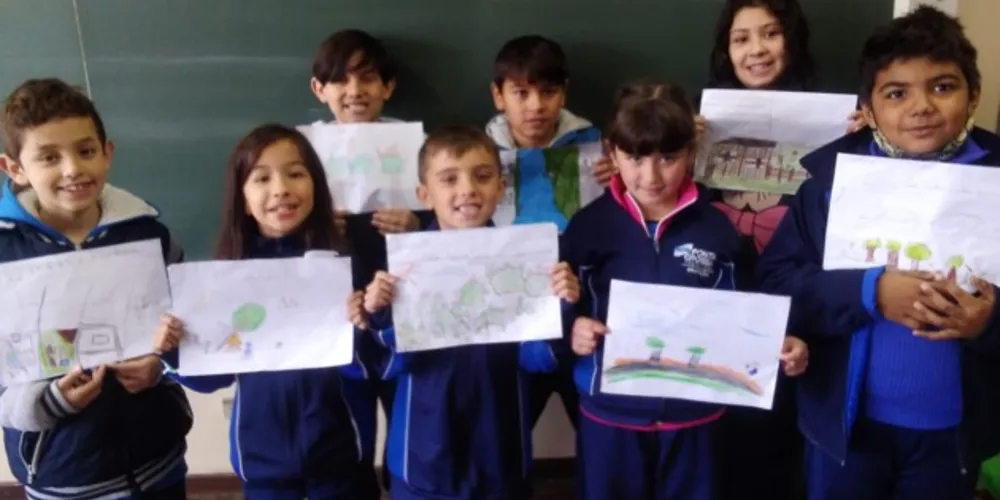 A partir dos materiais vistos em sala, os educandos confeccionaram desenhos destacando os conhecimentos obtidos