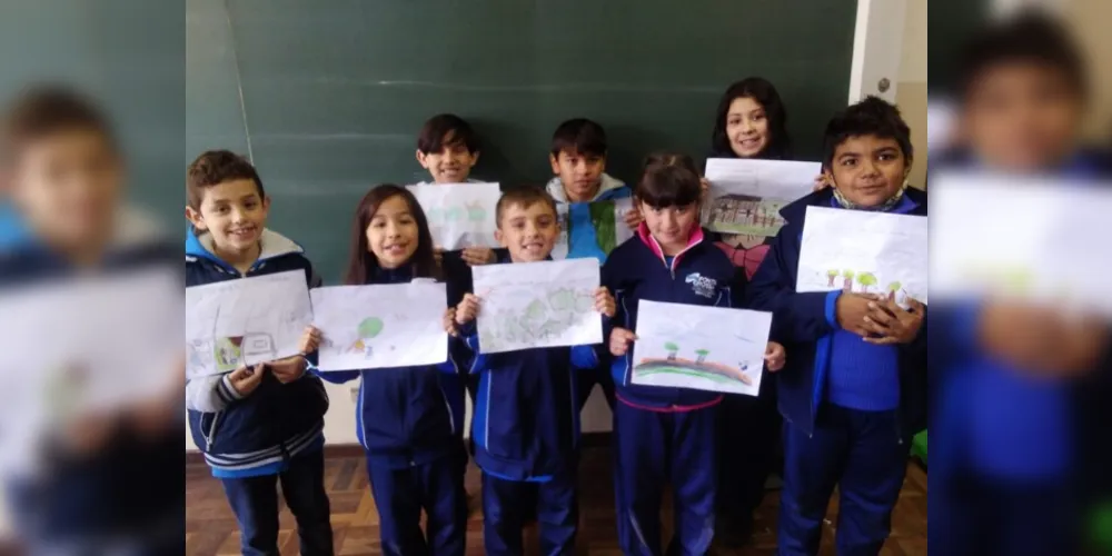 A partir dos materiais vistos em sala, os educandos confeccionaram desenhos destacando os conhecimentos obtidos