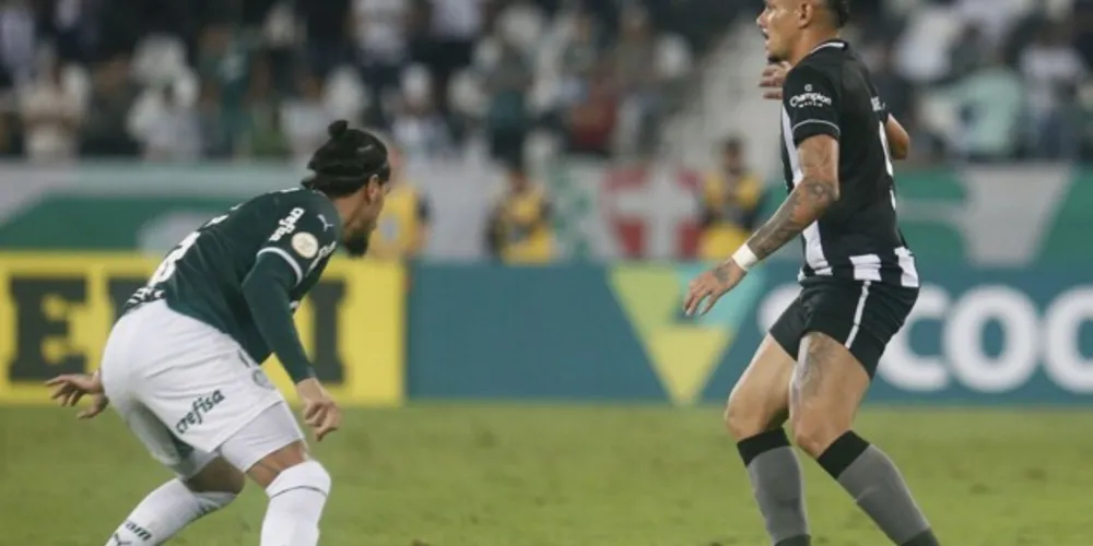 Partida envolve líder e vice-líder da competição