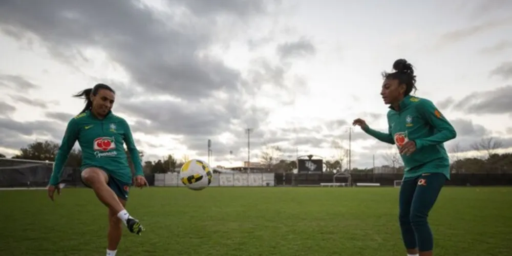 Com passagem de bastão, Marta lidera geração em última Copa do Mundo
