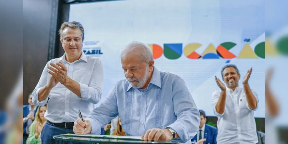 Em seu discurso, Lula ponderou que seu partido, o PT, só conta com 69 deputados