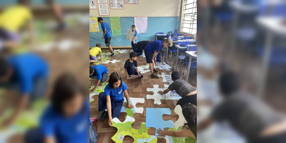 Como parte das atividades, os alunos montaram um quebra-cabeça sobre o ciclo de tratamento da água.