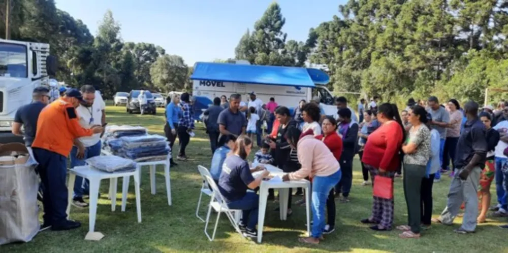 A distribuição de cestas básicas e itens arrecadados pela Campanha PG Sem Frio ocorreu na última sexta (07)