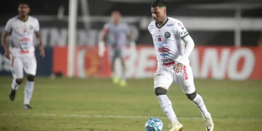 Alisson Taddei deve seguir como camisa 10 do alvinegro