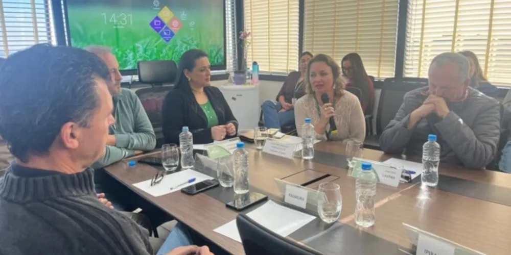 Presidente da AMCG e prefeita de Carambeí, Elisangela Pedroso (PSB), recebe lideranças em Carambeí