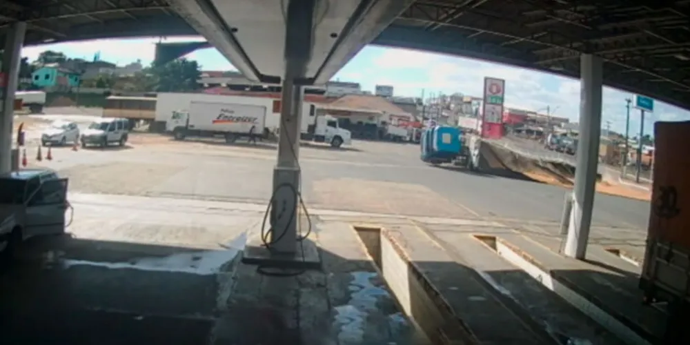 Acidente aconteceu no início da tarde desta quinta-feira (25), na BR-376