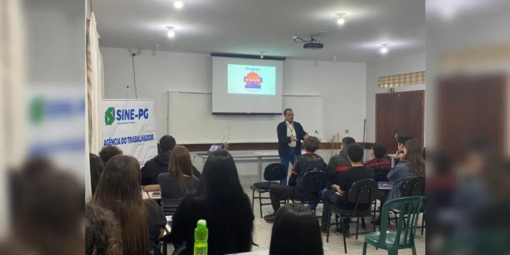 O diretor da Agência do Trabalhador, Nilton Gomes, lembra que para fazer um desses cursos técnicos é preciso ter concluído o Ensino Médio