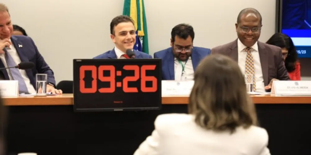 Estiveram presentes ainda os deputados do Partido Verde, Bacelar (PV/BA), vice-líder do governo na Câmara, e Reginaldo Veras (PV/DF)