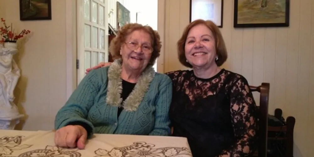 Poetisa ponta-grossense Amália Max com a filha Sueli Fernandes