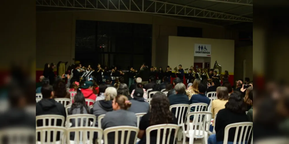 Este concerto foi sua primeira apresentação e ocorreu no estacionamento do Supermercado Suprema