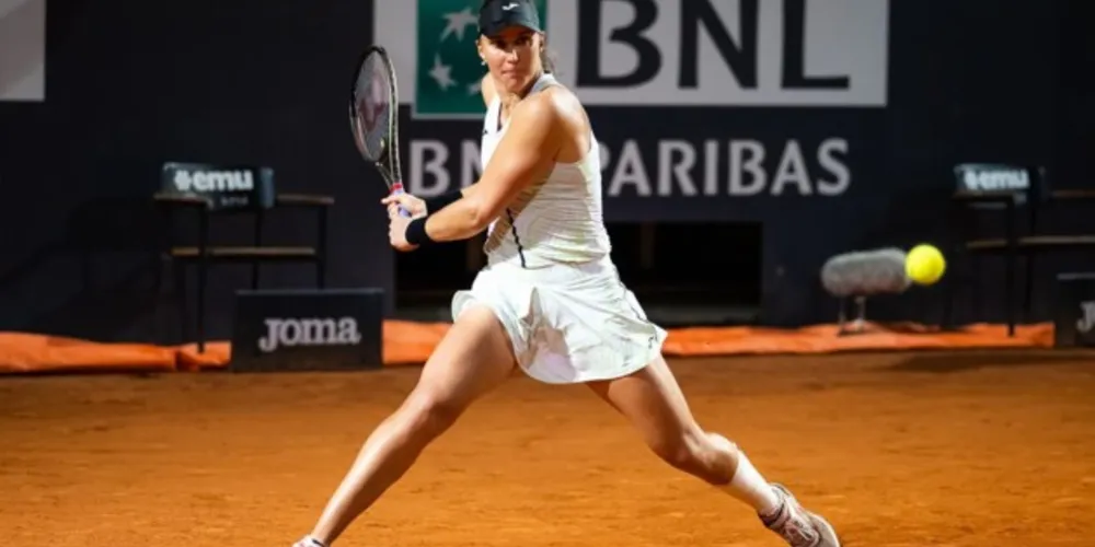 Bia Haddad foi derrotada nesta quinta-feira (8), para a atual 'número um' do mundo