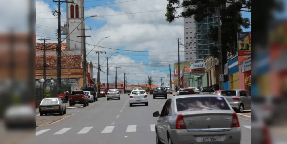 Debate ocorre por conta da redução do número de vagas de estacionamentos em ruas do comércio da cidade