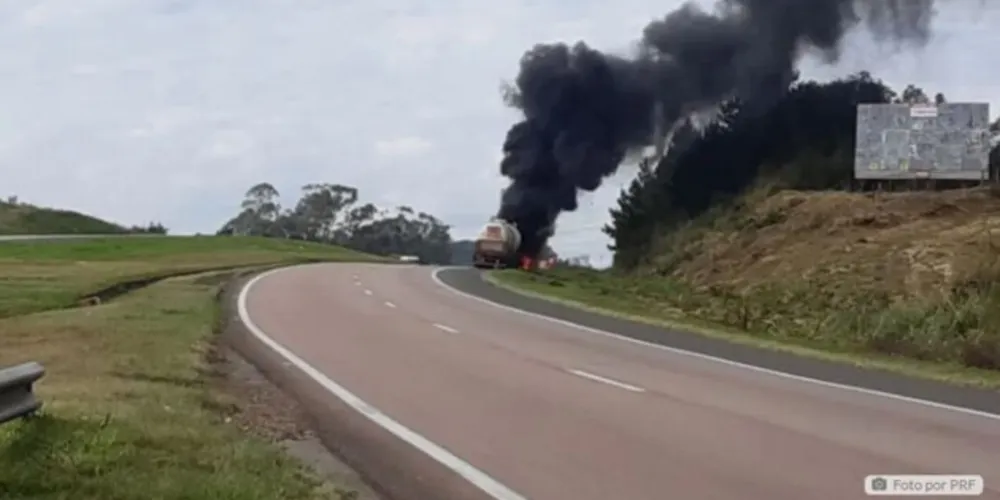 Pista Ponta Grossa/Curitiba foi fechada no começo da tarde desta quarta-feira (21)
