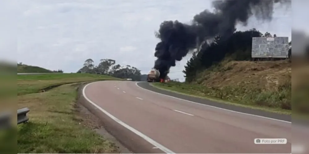 Pista Ponta Grossa/Curitiba foi fechada no começo da tarde desta quarta-feira (21)