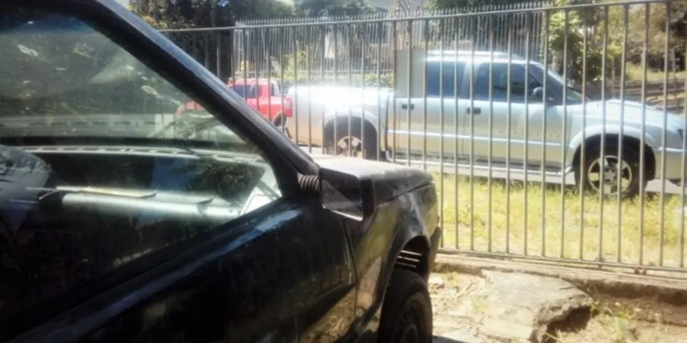 Veículo tem placas AJE-3773 e cor verde. Furto foi por volta da 0h.