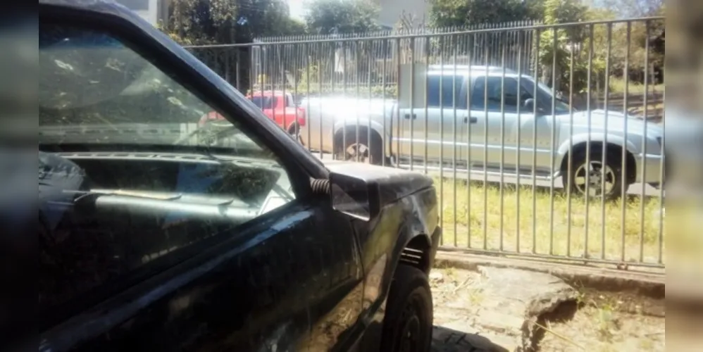 Veículo tem placas AJE-3773 e cor verde. Furto foi por volta da 0h.