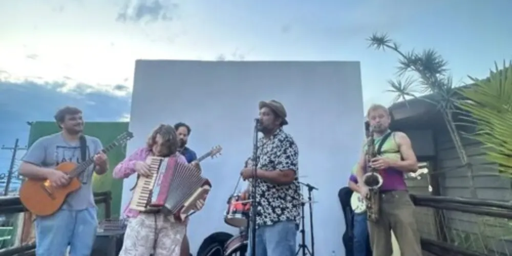 Neste sábado tem ‘Arraiá da Júlio’, com a apresentação da banda ‘Chave de Mandril’ no Janela Bar