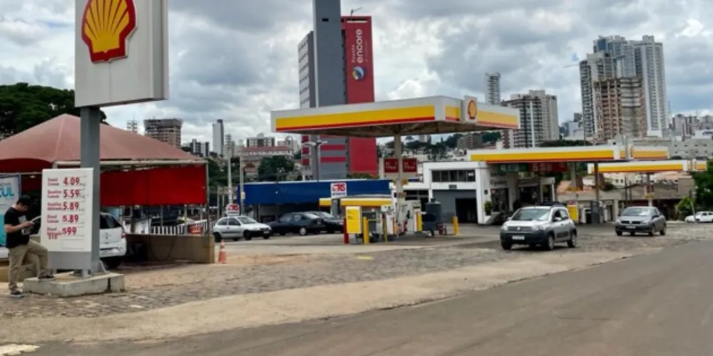 Preço varia entre R$ 5,59 o litro, no lugar mais barato, e R$ 5,87, no lugar mais caro