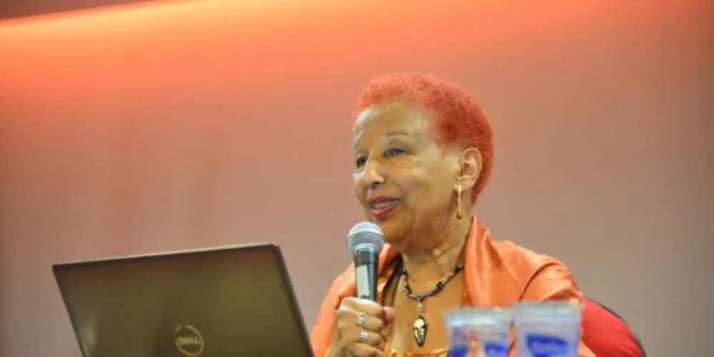 A conferência de abertura será ministrada por Petronilha Beatriz Gonçalves e Silva, professora emérita da Ufscar