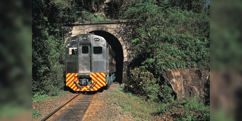 Segundo a ponta-grossense, contato com o Corpo de Bombeiros aconteceu depois de horas presos na ferrovia