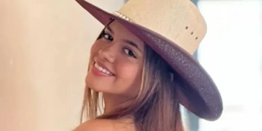 Ônibus da cantora Brisa Star perde controle e cai em ribanceira