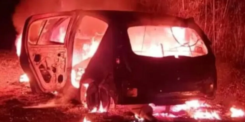 Dois jovens são mortos a tiros no PR; carro usado no crime é incendiado