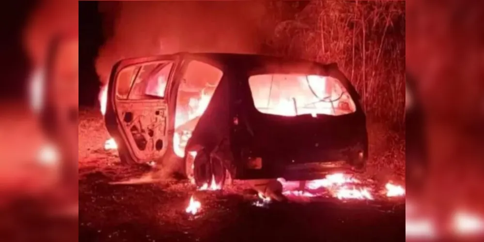 Dois jovens são mortos a tiros no PR; carro usado no crime é incendiado