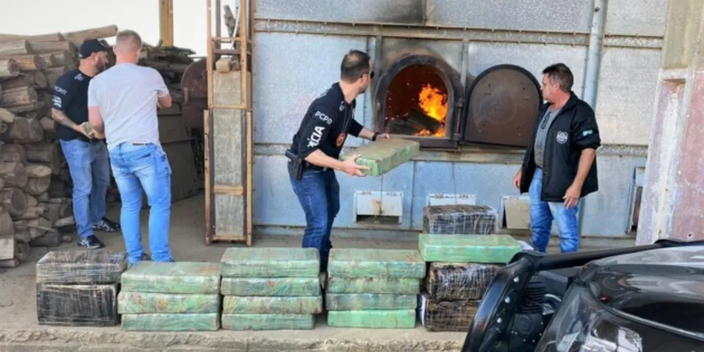 Agentes da Polícia Civil participaram da incineração das drogas