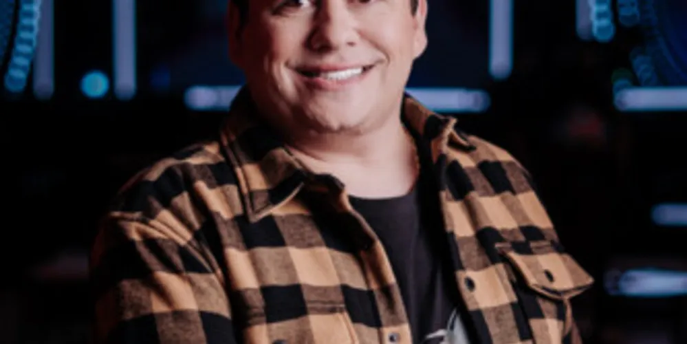 Além de especialista em Party Design, Rômulo também é jornalista e colunista social
