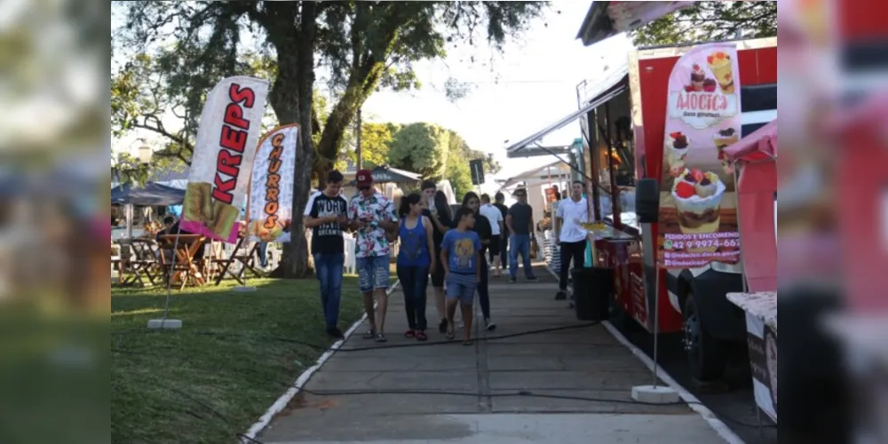 A feira fica na Praça Dom Antônio Mazarotto (da Igreja Santo Antônio), Jardim Carvalho