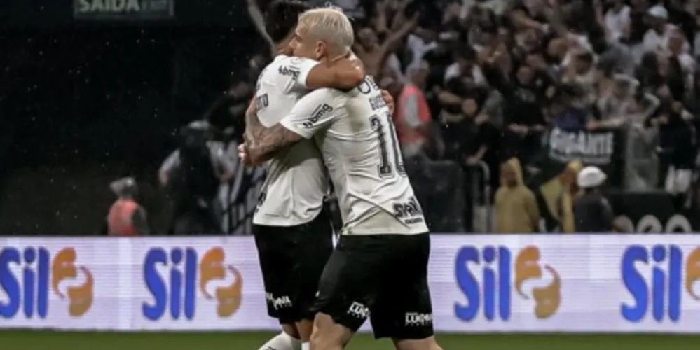 Técnico Vanderlei Luxemburgo comemora primeira vitória à frente do Timão