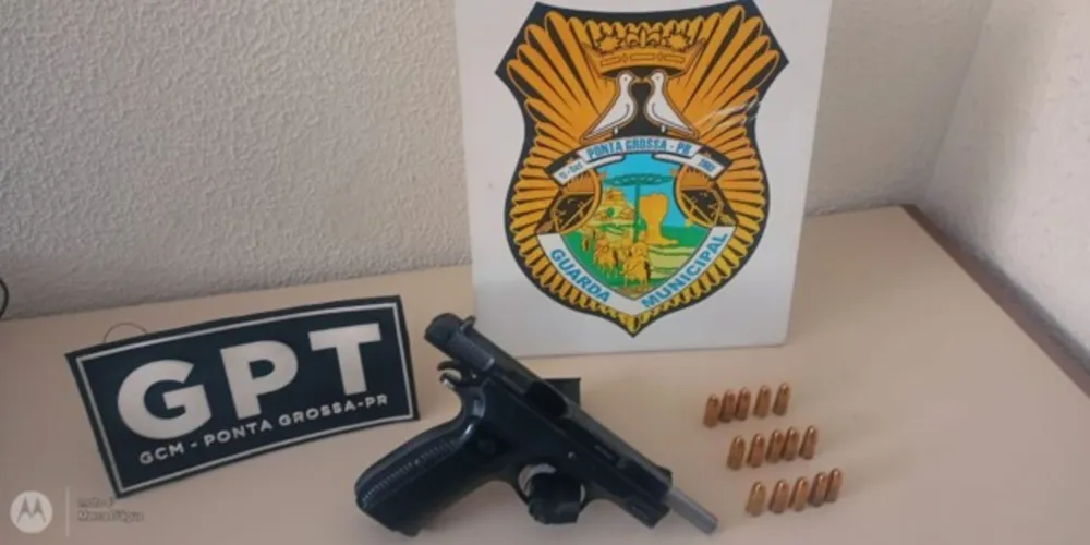 O homem foi preso por porte ilegal de arma de fogo e encaminhado para a delegacia da 13ª SDP