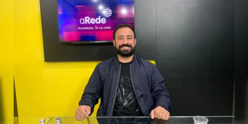 Prefeito Henrique Carneiro (União) concedeu entrevista ao Jornal da Manhã e Portal aRede durante a tarde de sexta-feira (12)