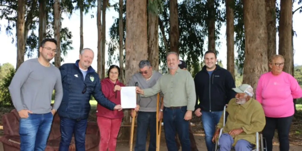 Cerimônia que marcou a entrega da notificação para a comunidade do Samambaia teve presença do prefeito Álvaro Telles e do deputado estadual Moacyr Fadel