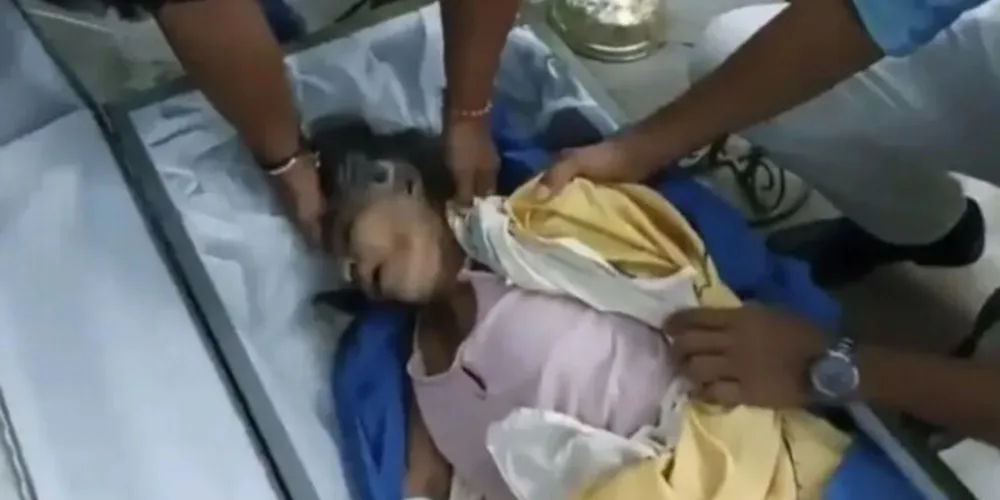 Através de uma rede social, uma autoridade sanitária local informou que a idosa sofreu um AVC