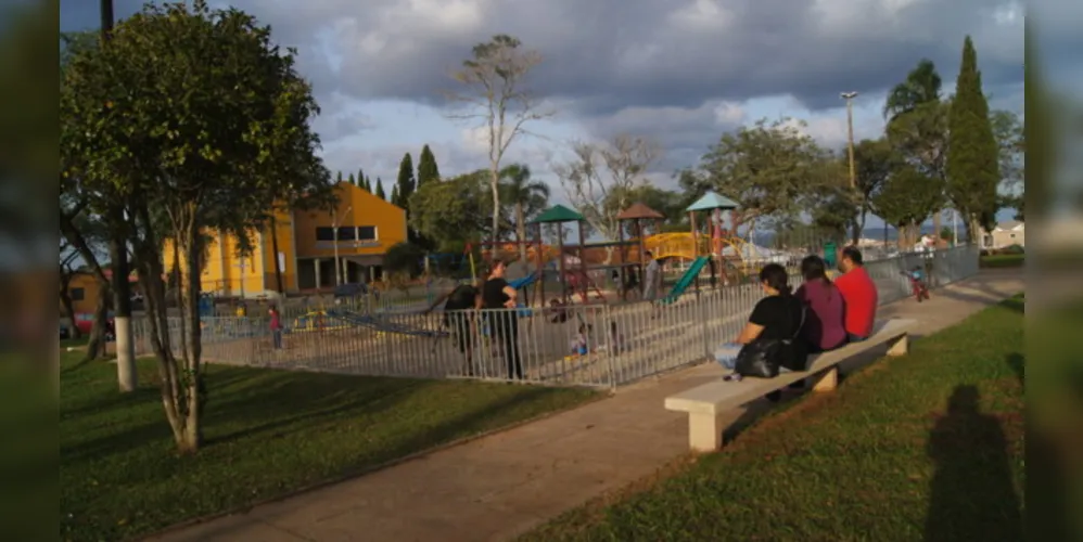 Queda foi registrada nas imediações da praça Santo Antônio