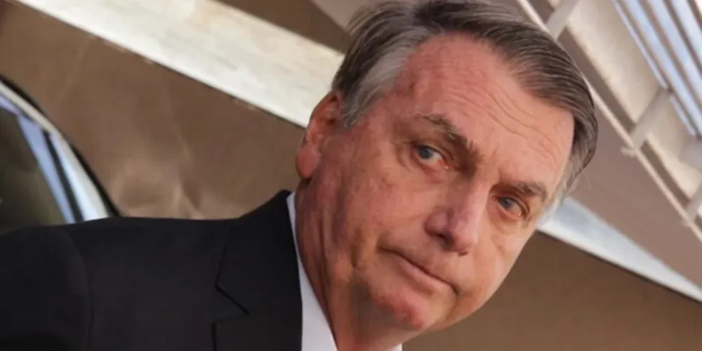 Ex-presidente é suspeito de conduta ilegal em reunião com embaixadores