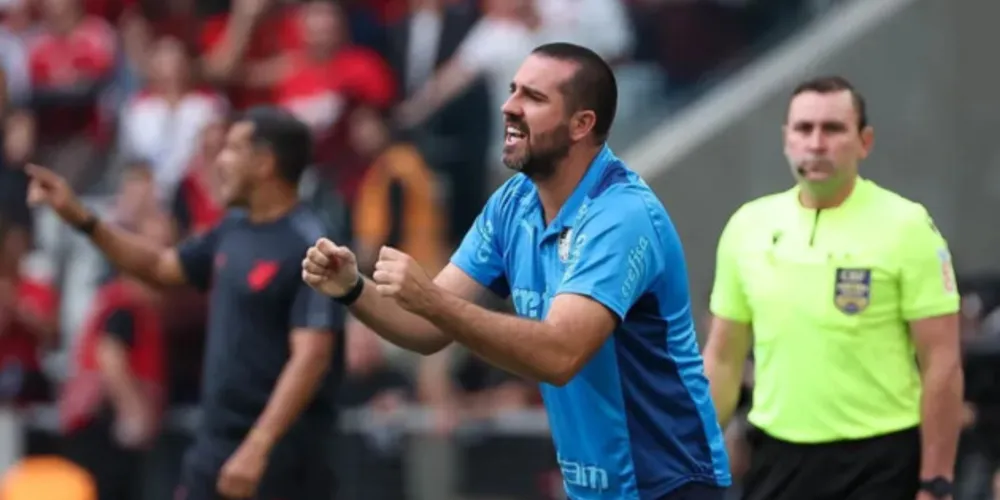 João Martins substituiu o técnico Abel Ferreira, suspenso pelo STJD