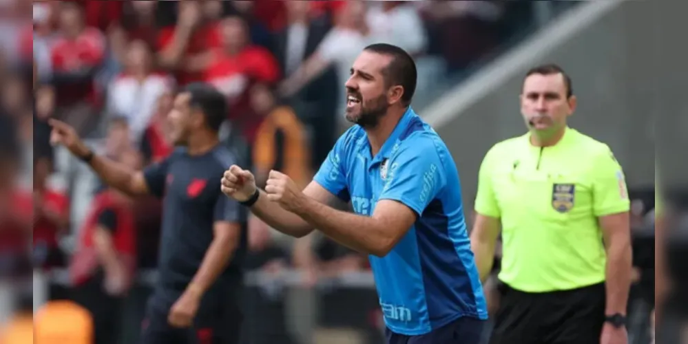 João Martins substituiu o técnico Abel Ferreira, suspenso pelo STJD