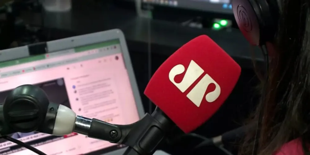 Além do cancelamento, o MPF pede que a Jovem Pan seja condenada ao pagamento de R$ 13,4 milhões como indenização por danos morais coletivos